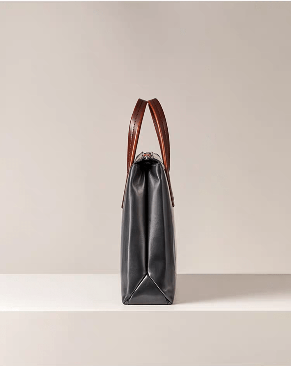15-inch vintage leather laptop briefcase handbag by Rossie Viren, featuring a classic design with sturdy leather handles and sleek exterior.