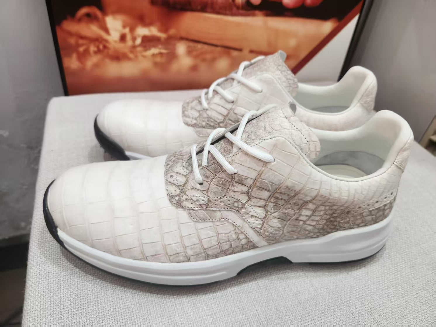 Crocodile leather golf shoes for men from Rossie Viren, featuring a stylish handbag design with detailed leather texture.