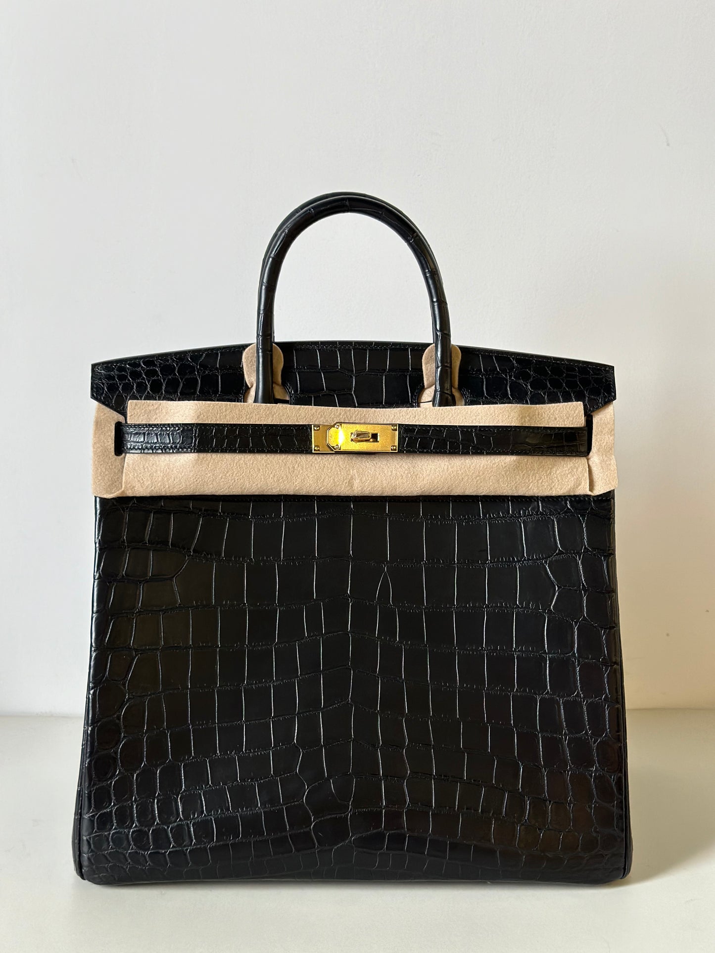 Black Rossie Viren crocodile skin leather tote bag with oversized padlock, 40cm office handbag, luxurious and stylish.