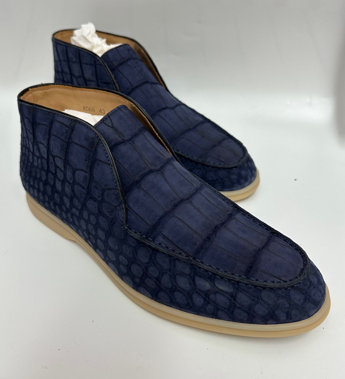 Rossie Viren men's nubuck crocodile leather dress shoes with lace-up design, showcasing sleek crocodile pattern and polished finish.