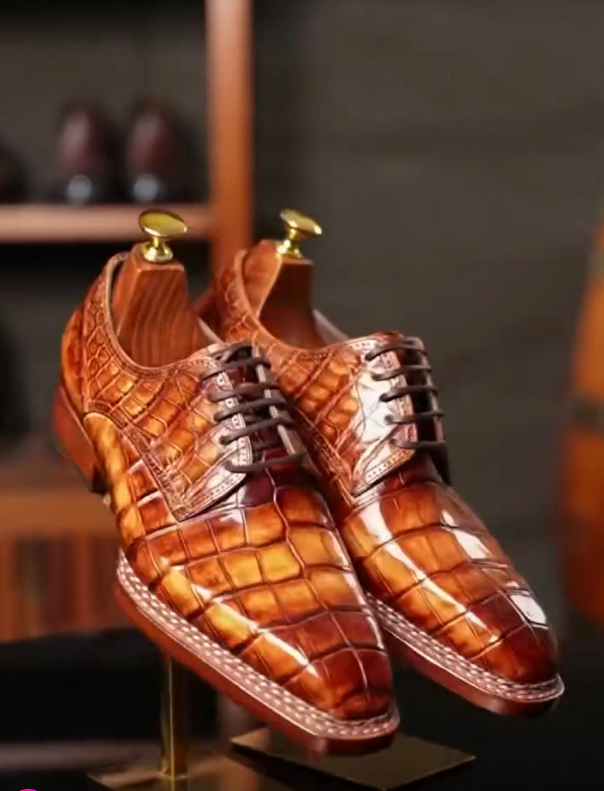 Men's vintage brown crocodile leather lace-up shoes by Rossie Viren, handcrafted with Norwegian sewing detail.
