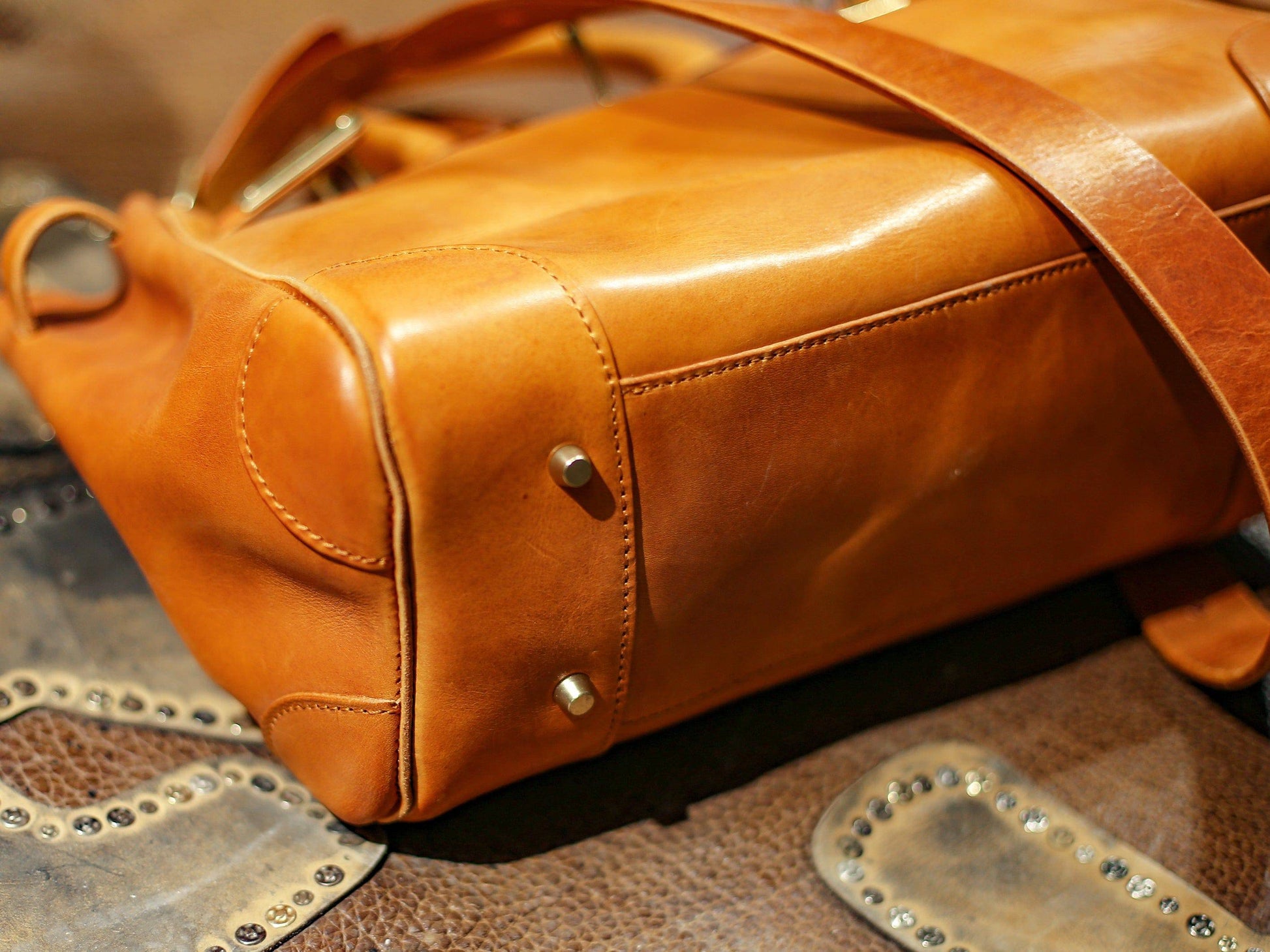 Rossie Viren Women's Unisex Genuine Vintage Vegetable Tanned Leather Satchel Flap Buckle Bag