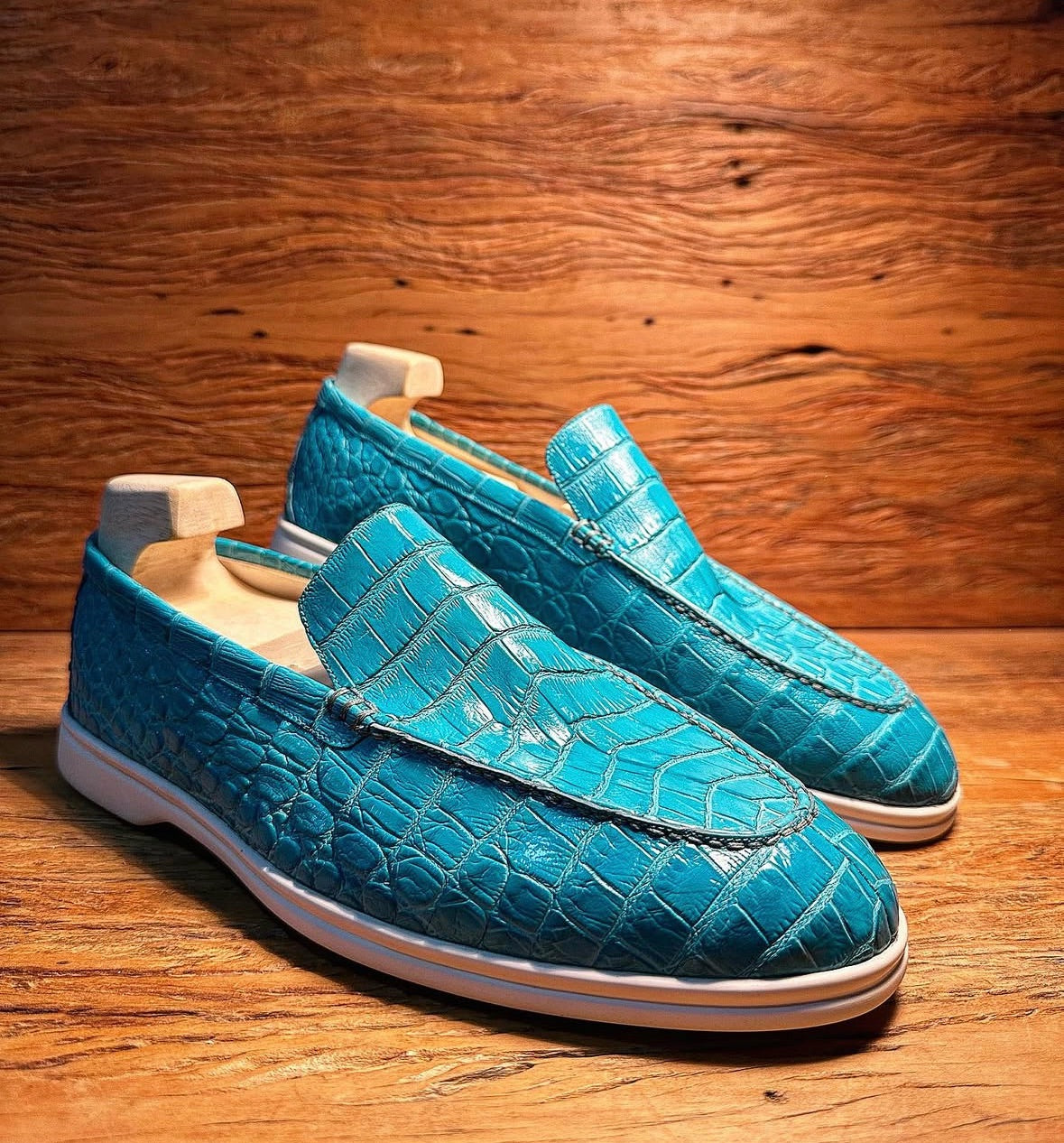 Rossie Viren crocodile leather loafer shoes, stylish men's slip-on footwear with textured crocodile pattern.