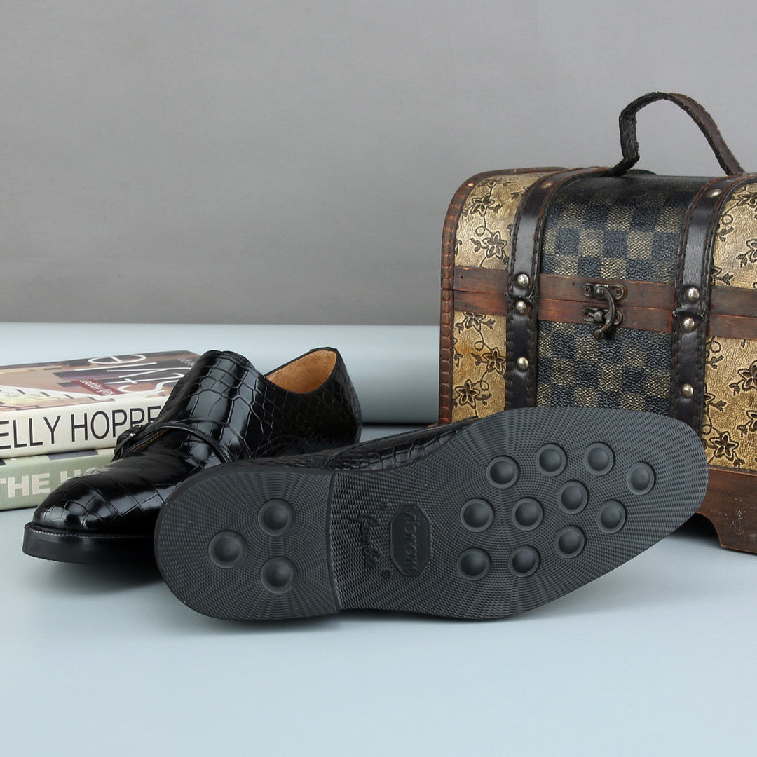 Black men's crocodile leather brogue lace-up shoes by Rossie Viren, featuring detailed crocodile texture and classic design.