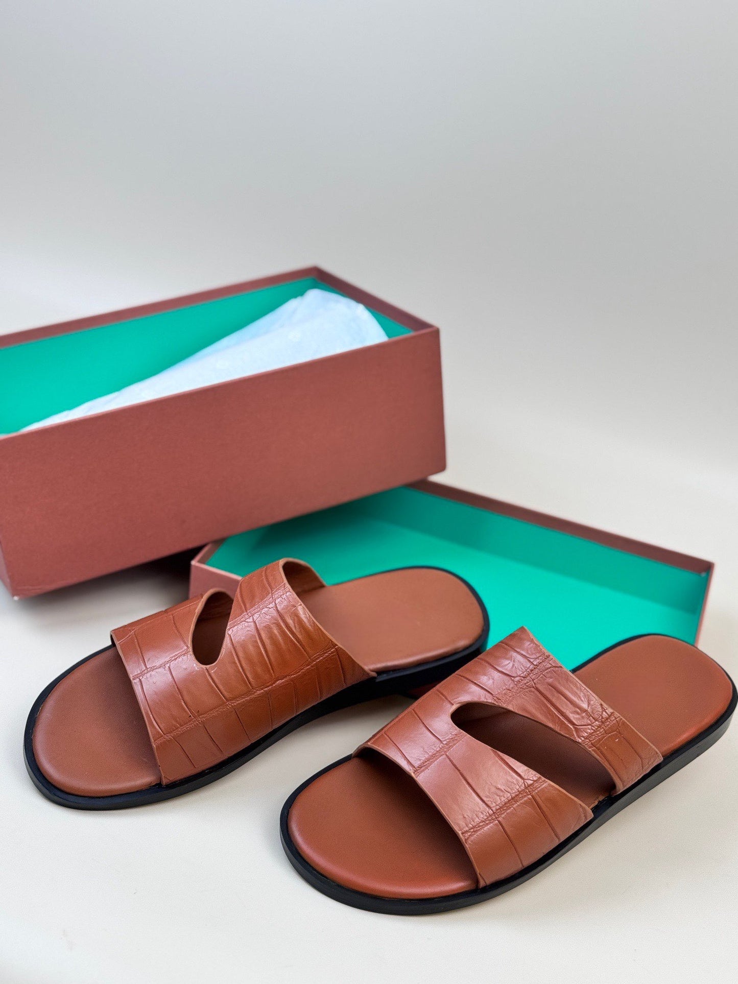 Men's crocodile leather slippers by Rossie Viren, featuring stylish crocodile pattern and comfortable slip-on shoe design.