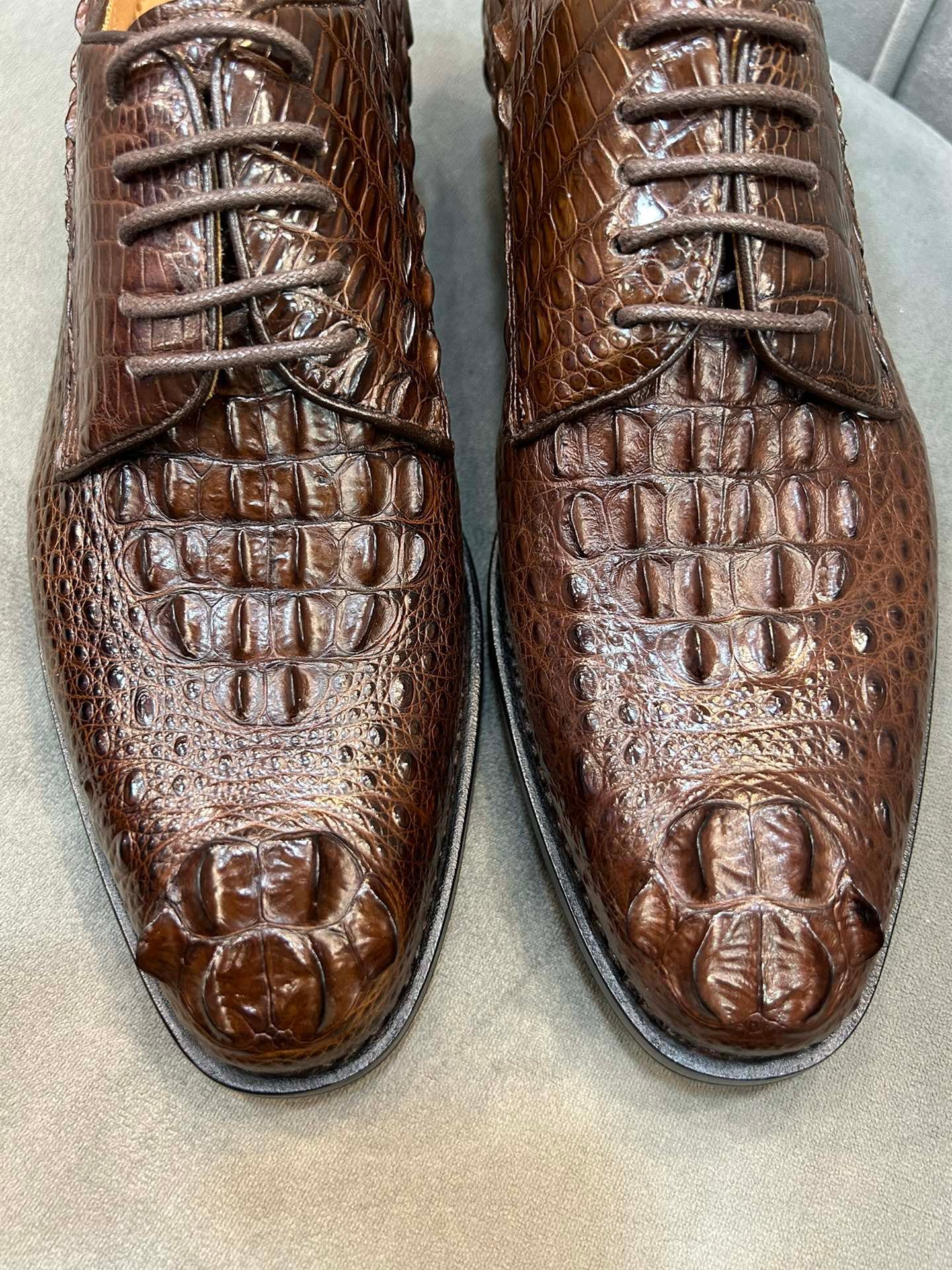 Rossie Viren men's crocodile leather dress shoes with cap toe, lace-up design, and Goodyear sole, showcasing a polished, sophisticated look.