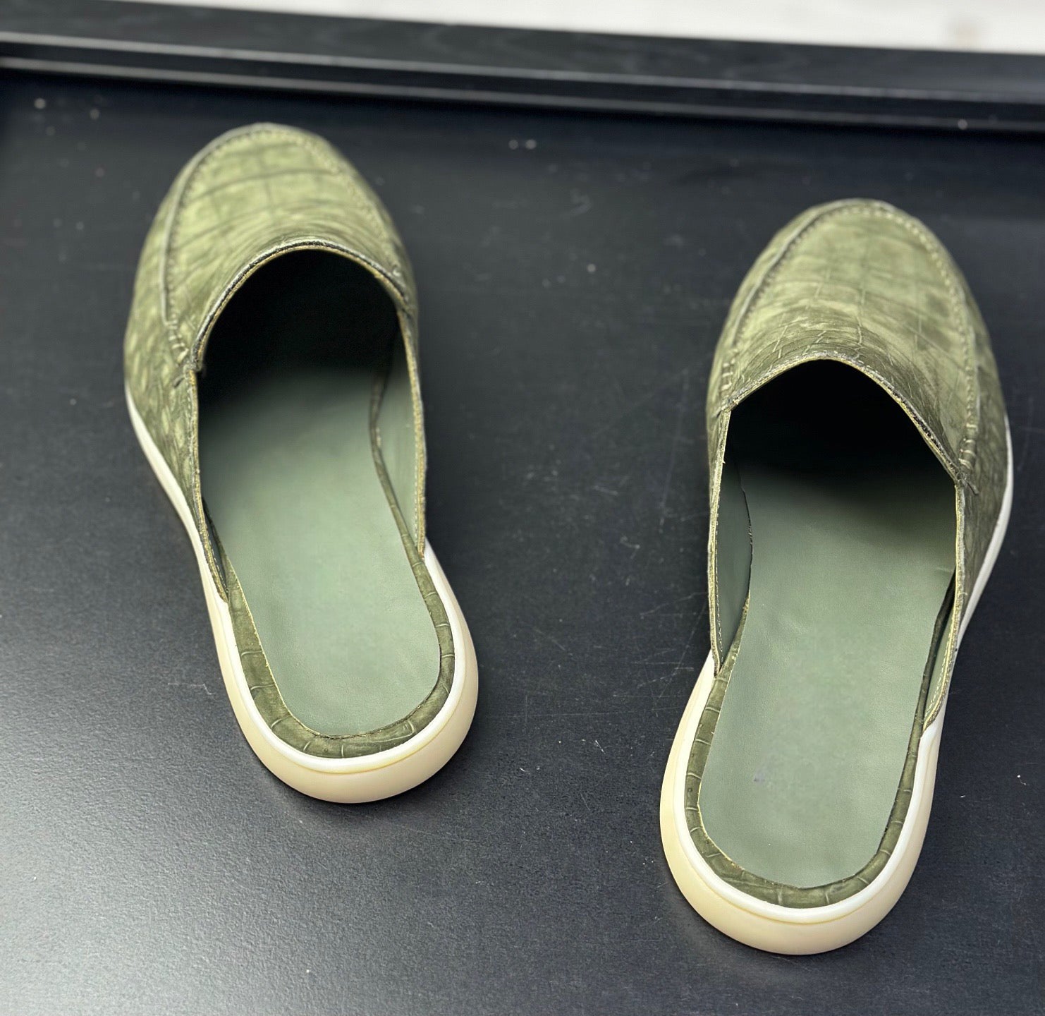 Rossie Viren men's nubuck crocodile leather slippers showcasing a comfortable, stylish shoe design in natural leather finish.