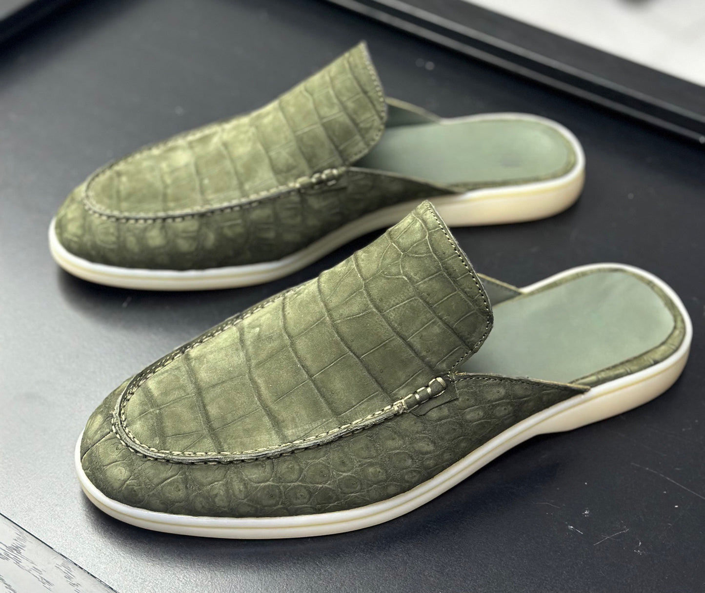 Rossie Viren men's nubuck crocodile leather slippers, comfortable stylish shoes with textured crocodile pattern and soft interior.