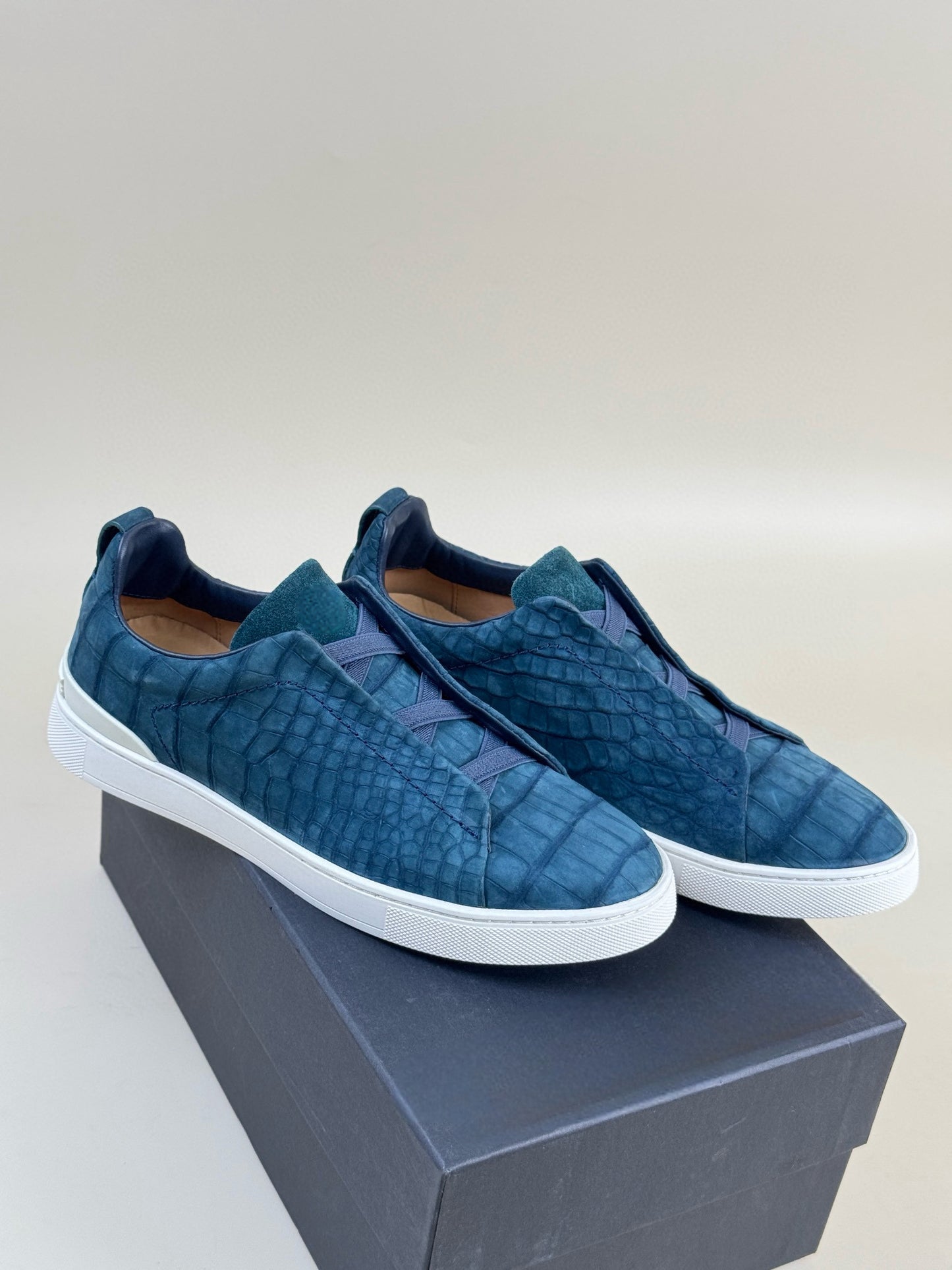 Brown Rossie Viren crocodile skin sneakers made of genuine nubuck crocodile leather, featuring stylish and textured design.