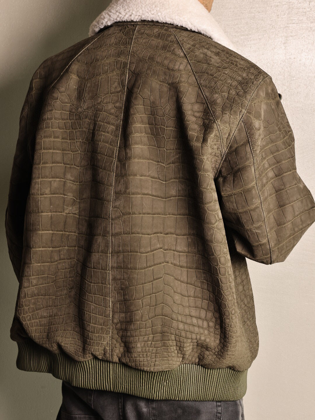 Green crocodile leather jacket with wool collar and zip-up front, casual style by Rossie Viren.