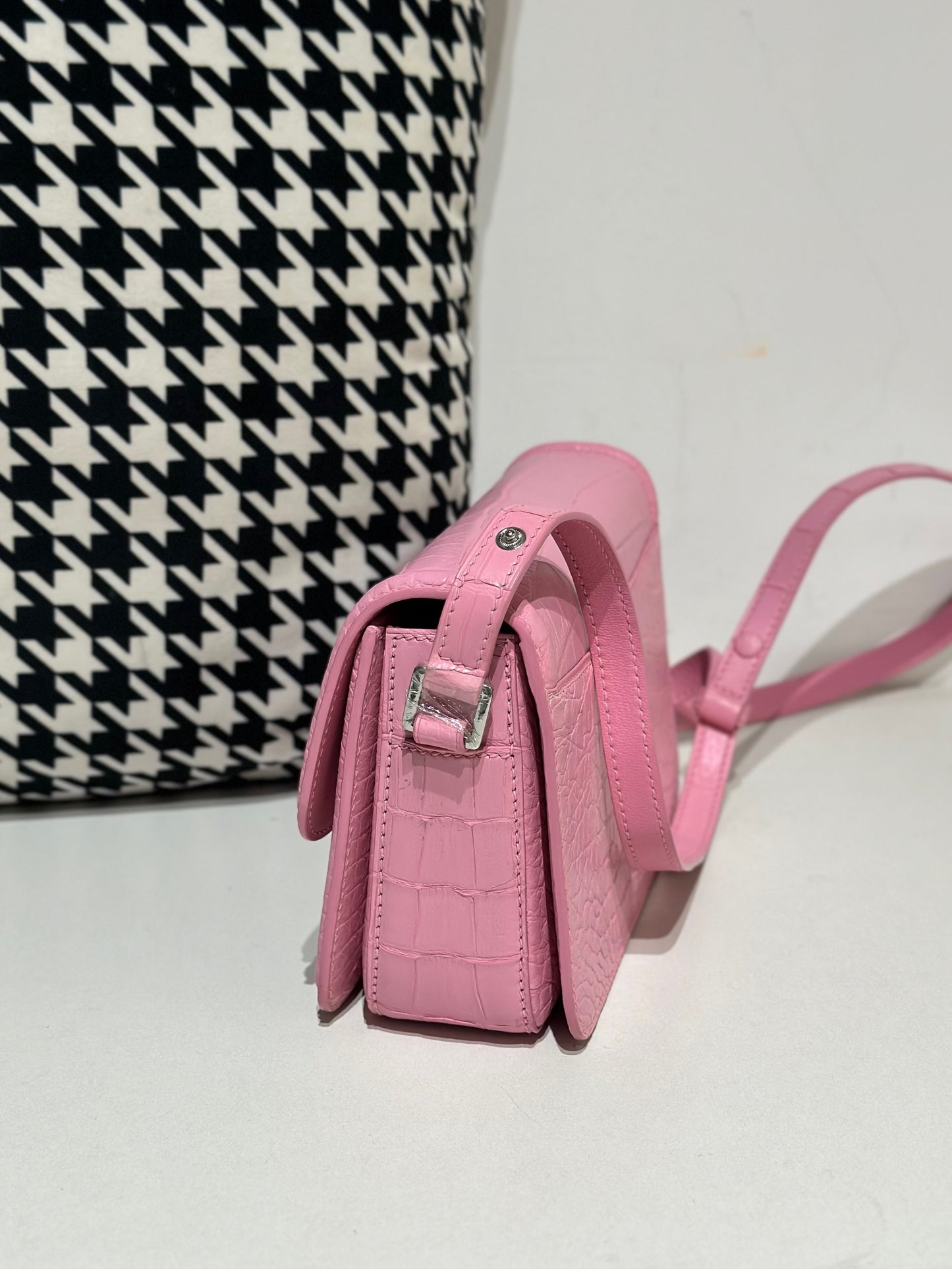 Crocodile Leather Shoulder Messenger Bag Pink WIth Silver Hardware
