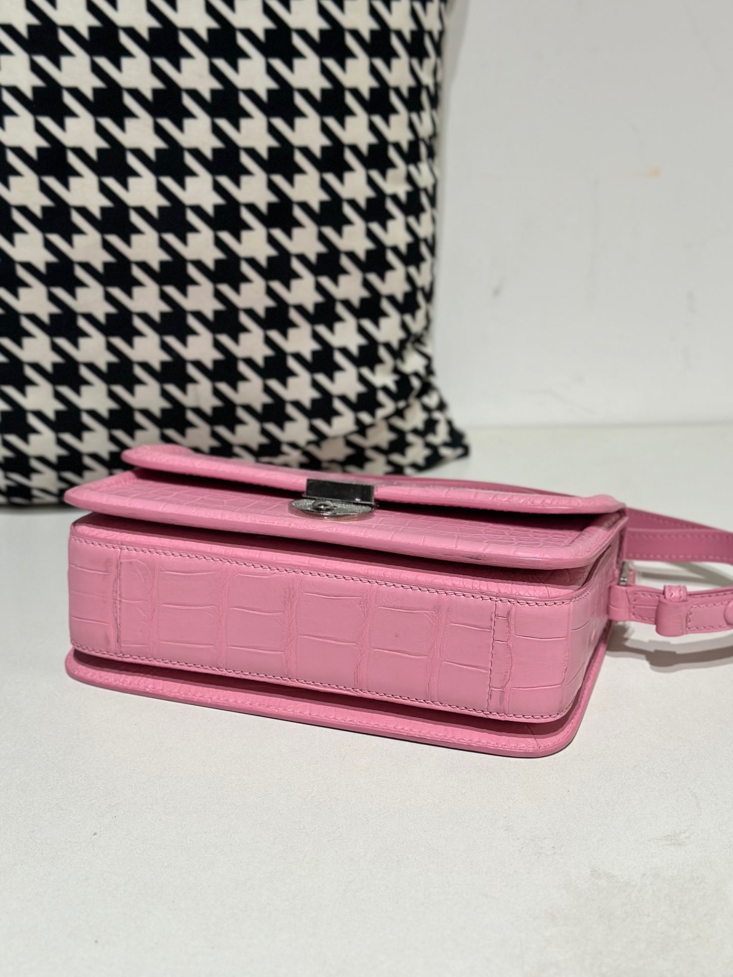 Crocodile Leather Shoulder Messenger Bag Pink WIth Silver Hardware