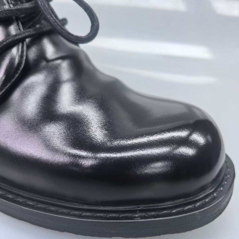 Genuine Shell Cordovan leather short lace-up Martin boots by Rossie Viren, featuring polished leather and sturdy rubber soles.