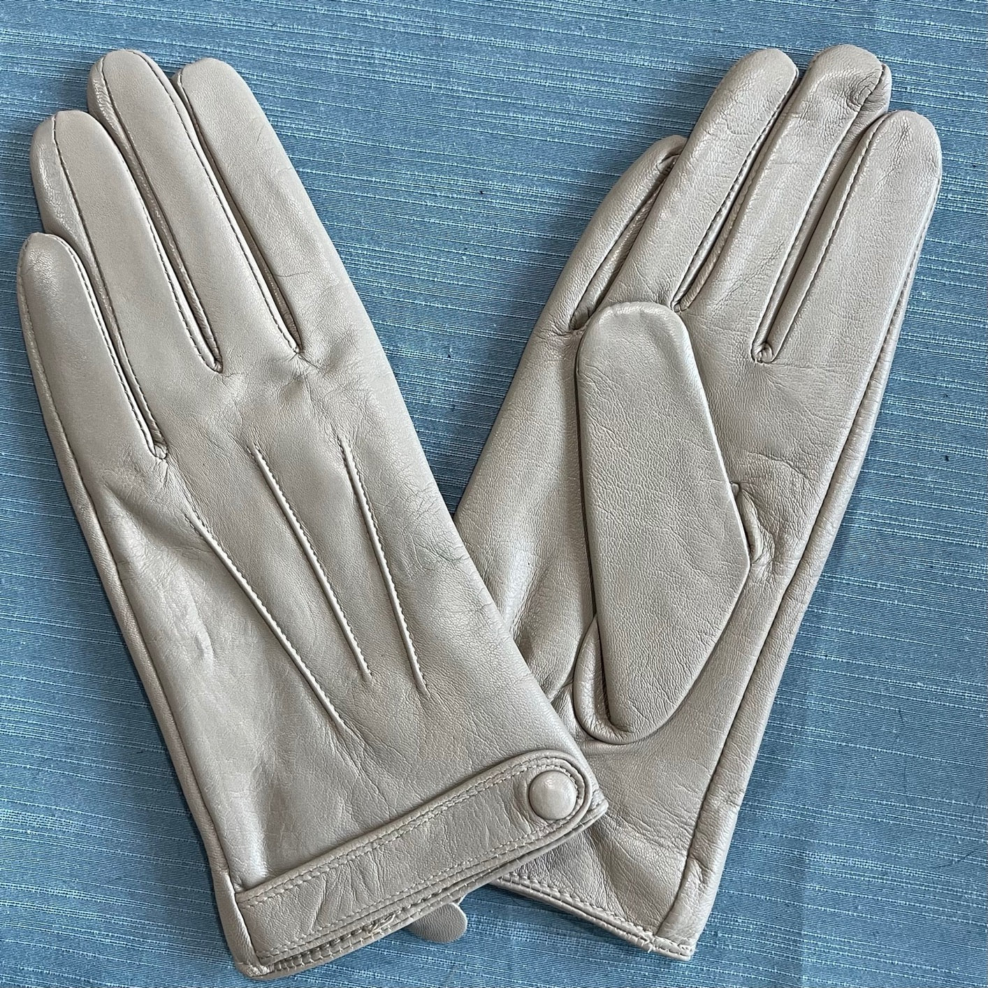 Rossie Viren women's lined touchscreen gloves with snap cuff, soft driving and motorcycle-inspired mitten-style gloves for women.