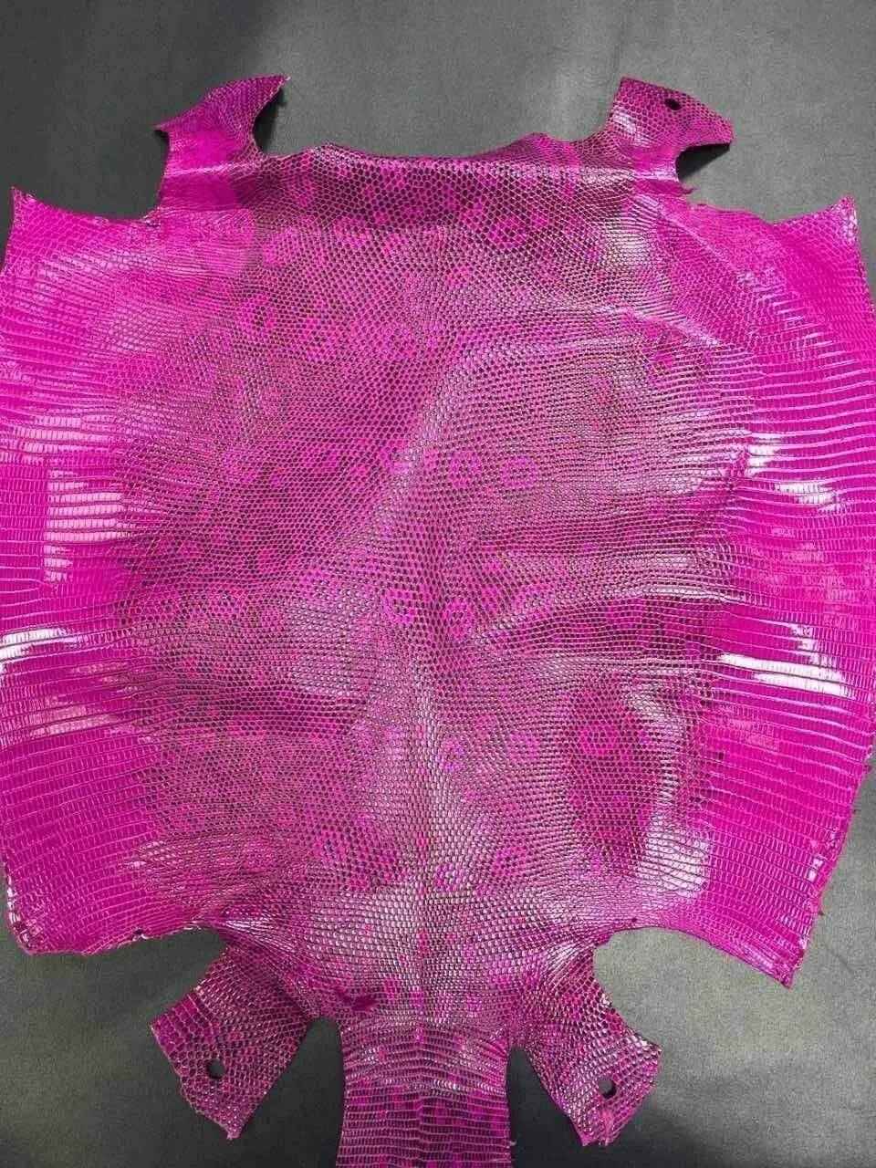 Lizard skin leather colorway from Rossieviren, showcasing textured, exotic lizard leather on a handbag or belt.