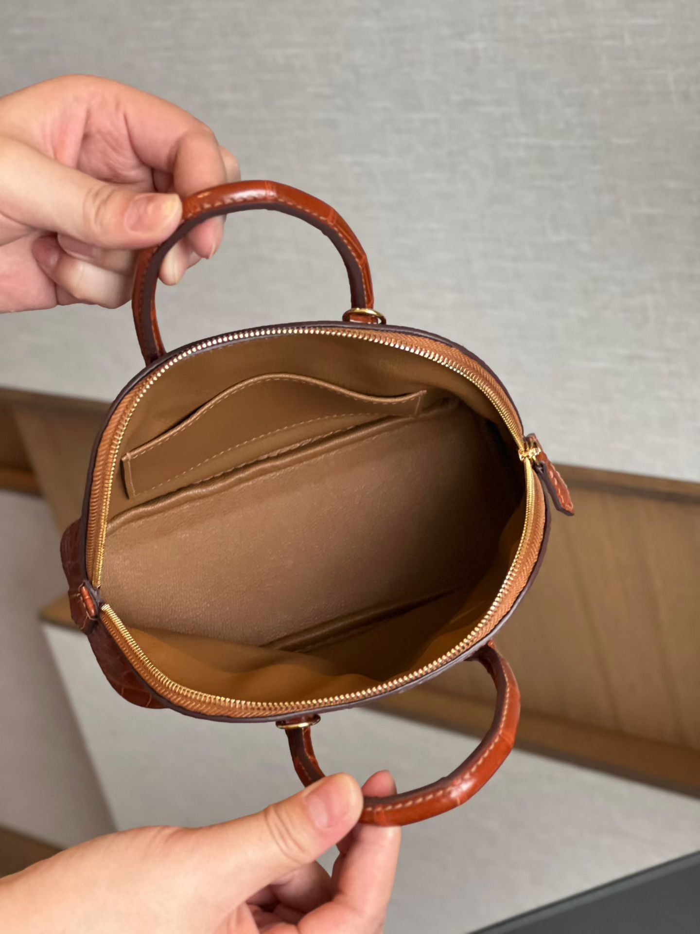 Womens Genuine Crocodile Skin Leather Cross Body Handle Bag