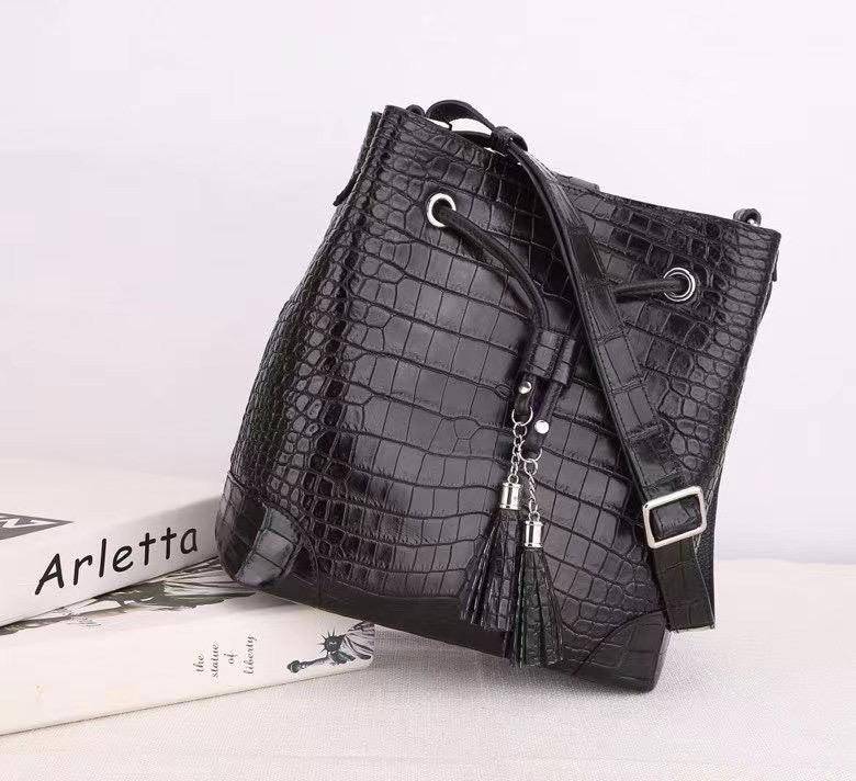 Unisex crocodile leather drawstring bucket shoulder purse by Rossie Viren, large capacity crossbody handbag with stylish design.