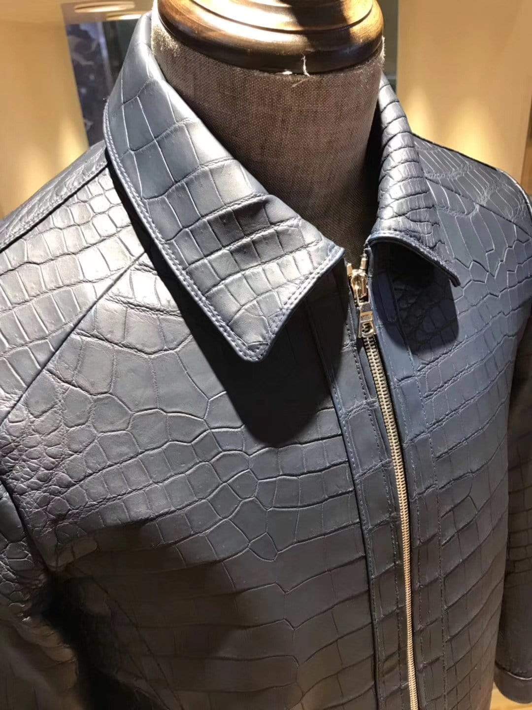 Black crocodile leather jacket for men by Rossie Viren, featuring textured crocodile pattern and classic jacket style.