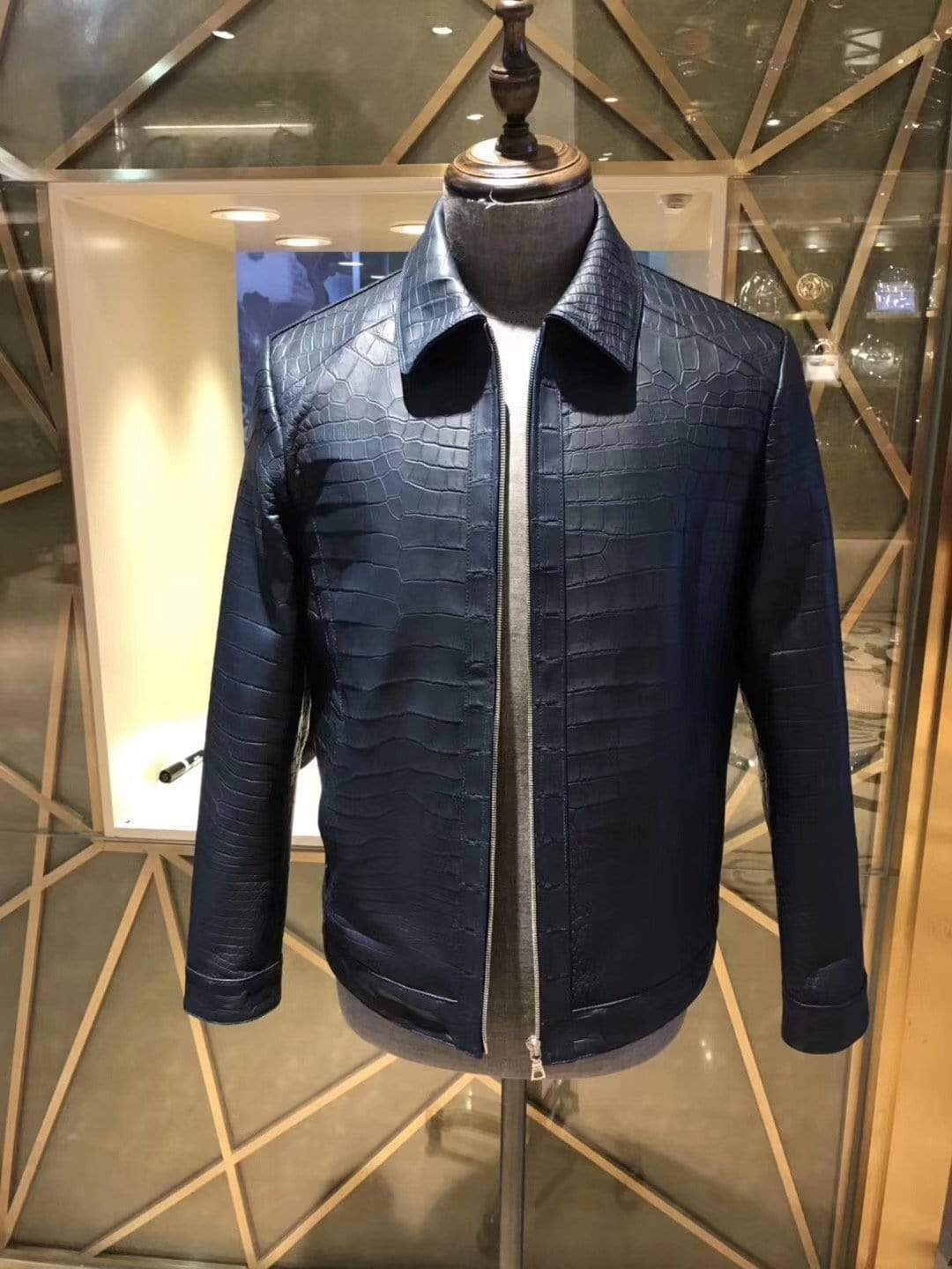 Black crocodile leather jacket for men by Rossie Viren, featuring textured crocodile skin and classic jacket design.