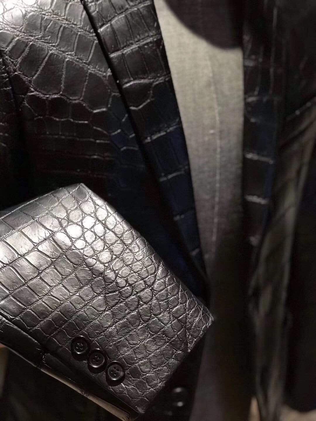 Rossie Viren crocodile leather blazer with a stand-up collar, tailored jacket with textured crocodile pattern, stylish and sophisticated.