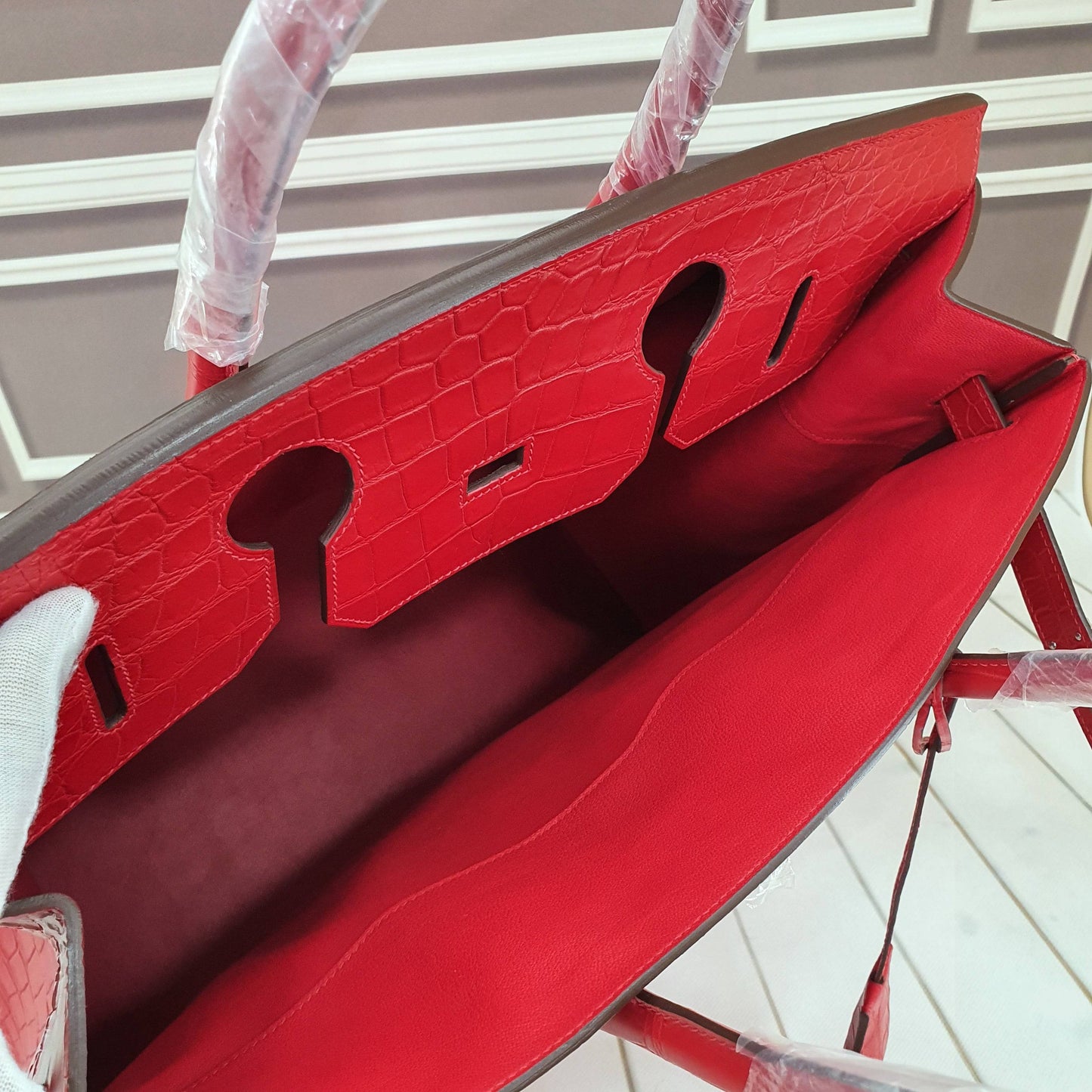 Genuine Crocodile Skin Leather  Oversized Padlock Business Handbags Red