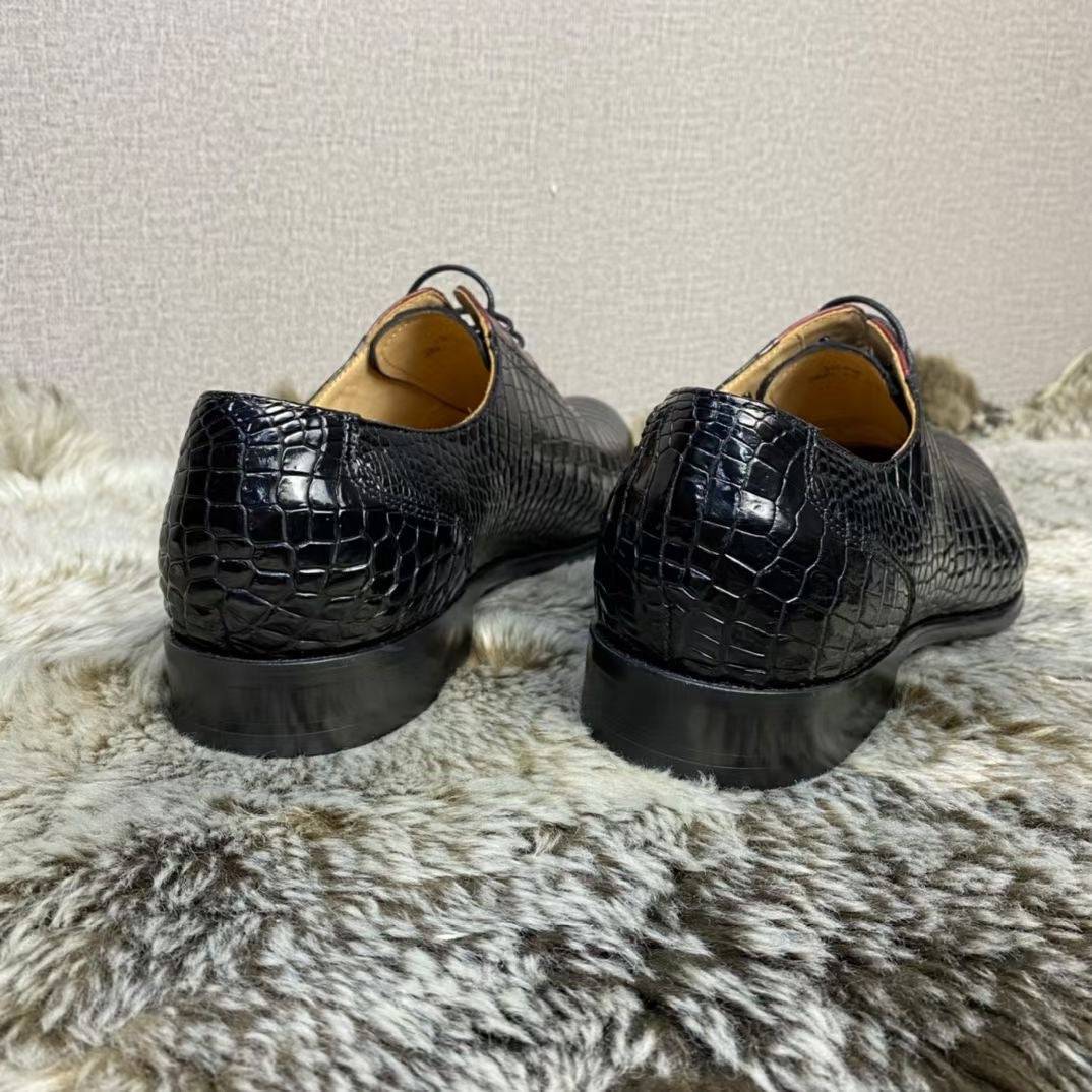 Handmade crocodile leather vintage two-tone lace-up shoes by Rossie Viren, featuring classic design and leather lining.