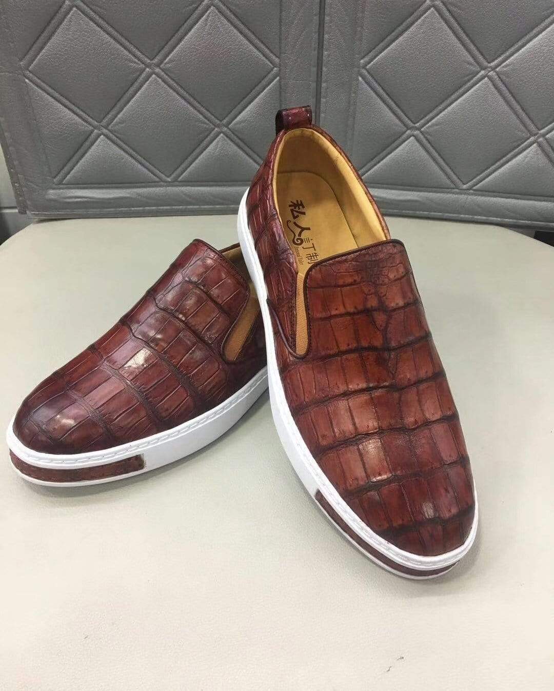 Mens brown crocodile leather driving shoes by Rossie Viren, slip-on flats designed for comfortable walking and stylish casual wear.