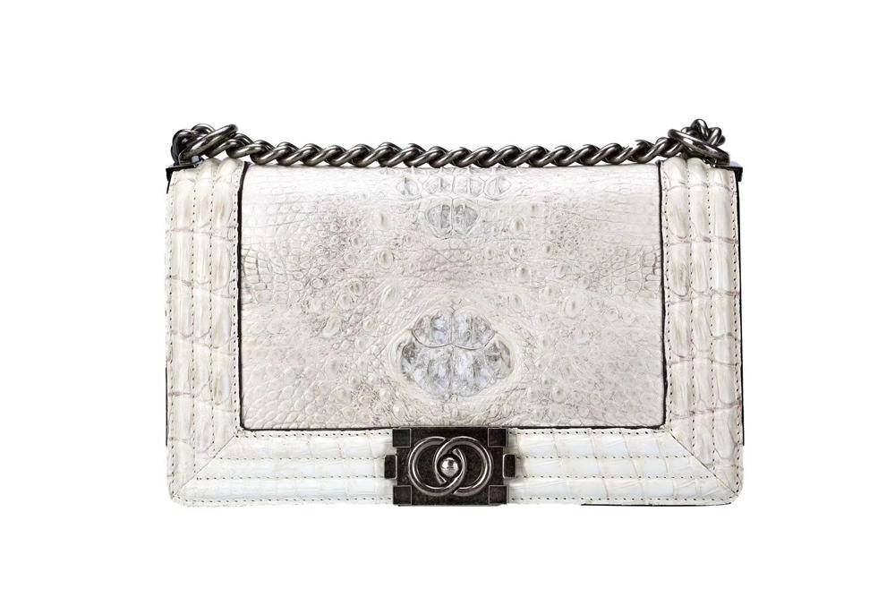 Women’s crocodile leather shoulder flap chain bag by Rossie Viren, featuring a stylish design and elegant chain strap.